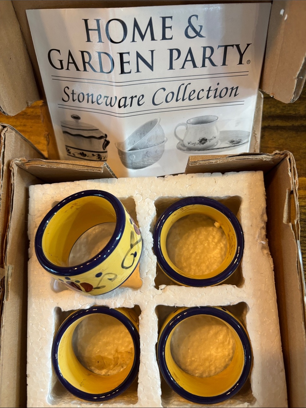 Home & Garden Party Welcome Home‎ Stoneware Napkin Rings Set of 4 NIB